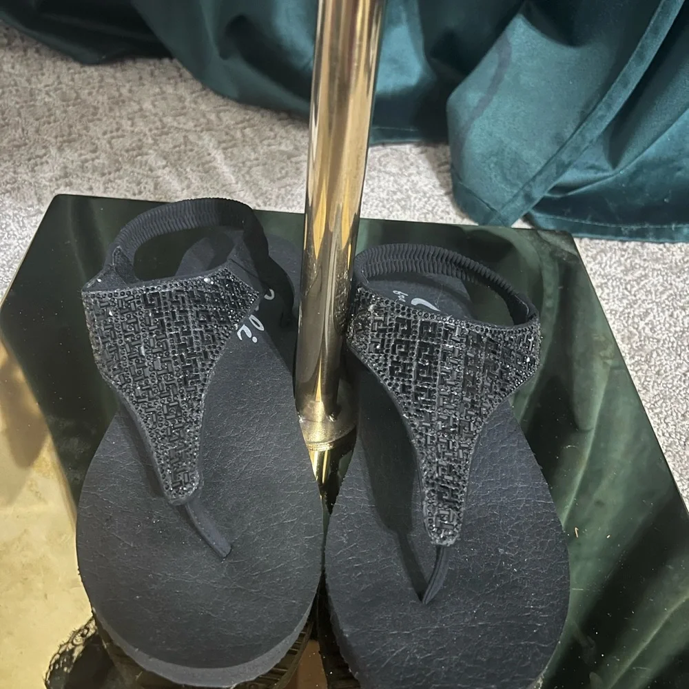 Cali from Skechers Black Yoga Foam Women's Sandals - Picture 2 of 10